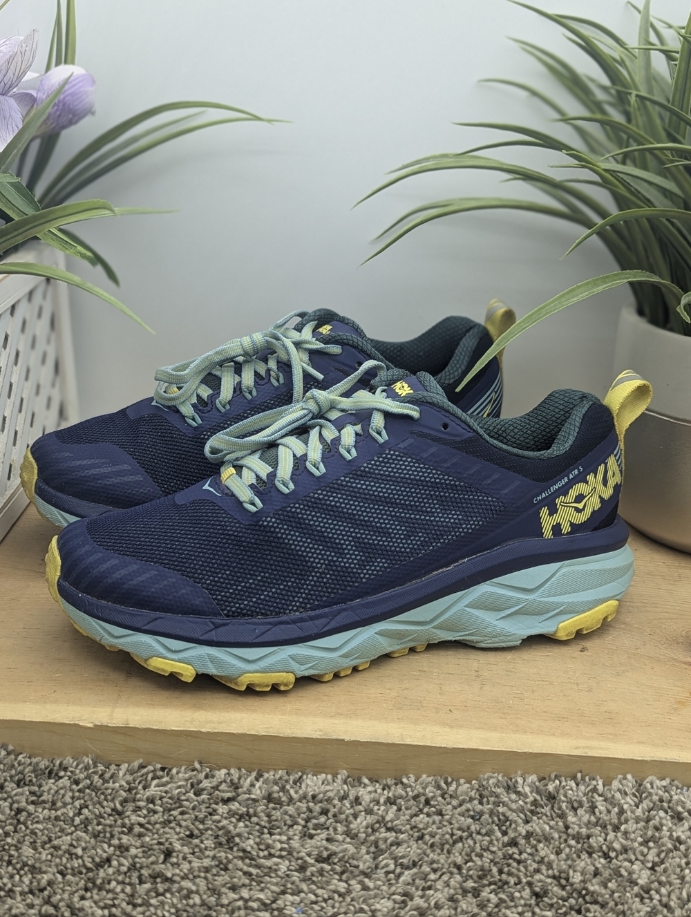Hoka Challenger ATR 5 Womens Size 7 Walking Shoes Casual Comfort Running